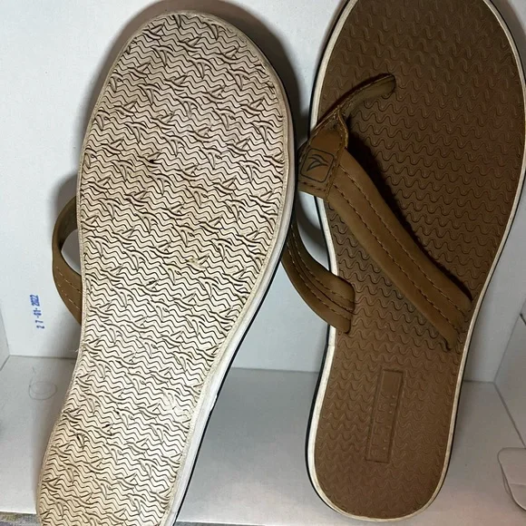 Size 7 Sperry Flip Flop - Picture 3 of 3